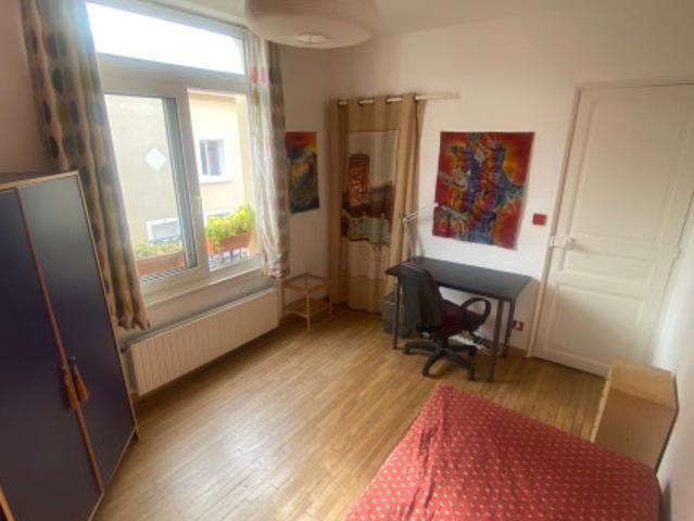 ETUDIANTE pour cette logement à 15 minutes de paris dans une maison au calme