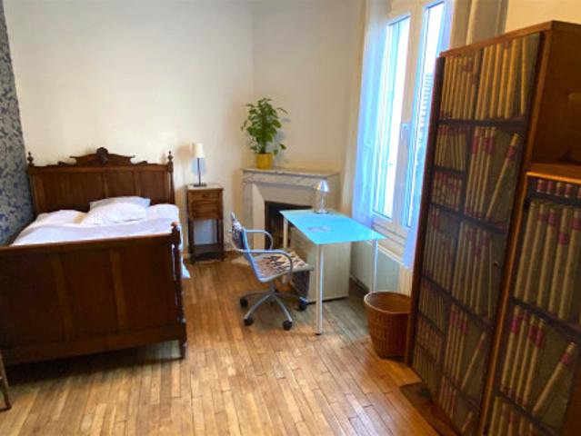 ETUDIANTE pour cette logement à 15 minutes de paris dans une maison au calme