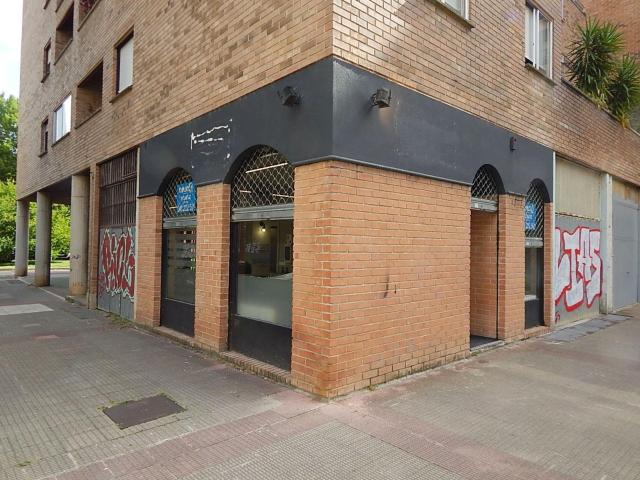 ETXEA vende peluquería preparada, en Orvina