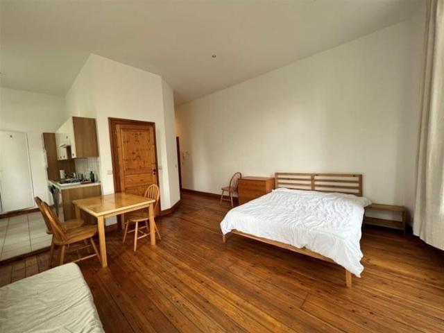 EU district! Pretty Furnished Studio with Balcony