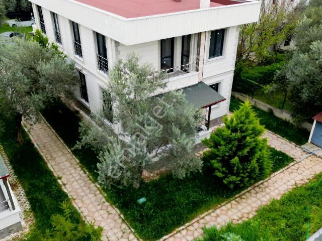 Eu Gayrimenkulden Denize Yakın Şömineli 3+1 Villa