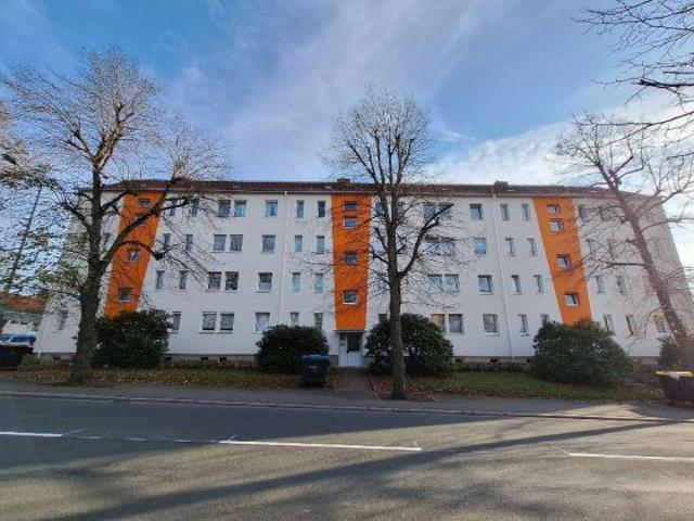 Euren neuen Lebensmittelpunkt findet ihr genau HIER! Modern sanierte 3 Raum Wohnung mit Balkon ab März 2025 zu vermieten