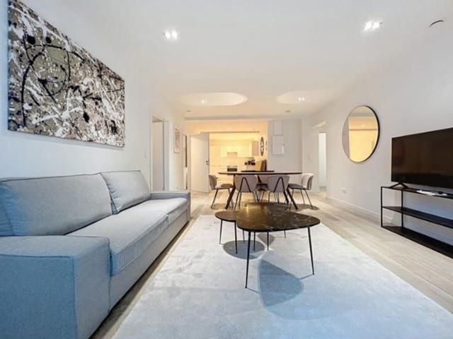 EUROPEAN DISTRICT SUPERB FURNISHED APARTMENT 1 BEDROOM
