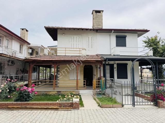Ev kur Emlaktan Kuşadası'nda Denize 100 Mt Satılık 2+1 Yazlık