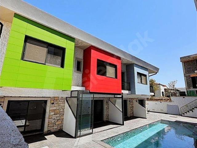 Çeşme Dalyan'da 1+1 Havuzlu Sitede Satılık Daire