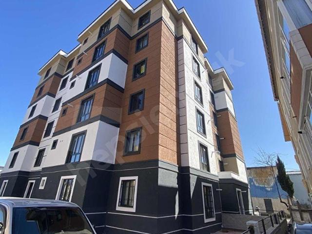 EVAX GAYRİMENKULDEN SIFIR DAİRE CADDEYE YAKIN ARA KAT