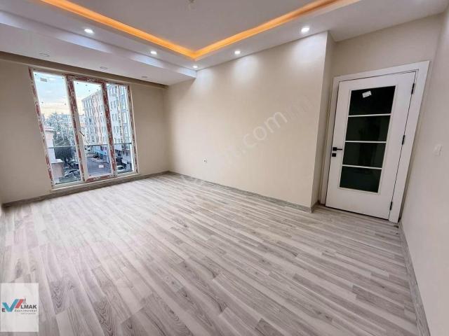 Evalmak'ta 2+1 85m2 sıfır Arakat Kullanışlı Satılık
