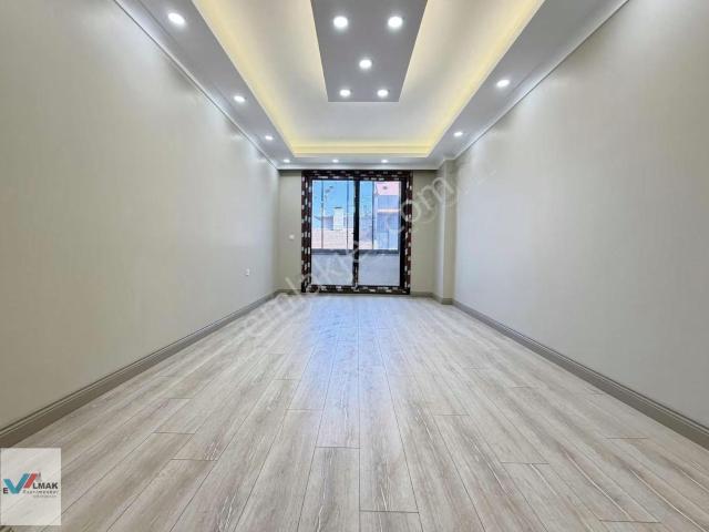 Evalmak'ta İnönü Mah.de 2+1 80m2 Asansörlü Kullanışlı Arakat