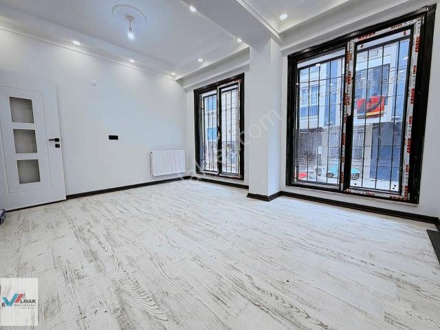 Evalmak'ta İnönü Mah.de 3+1 100m2 Geniş Ferah Y.giriş