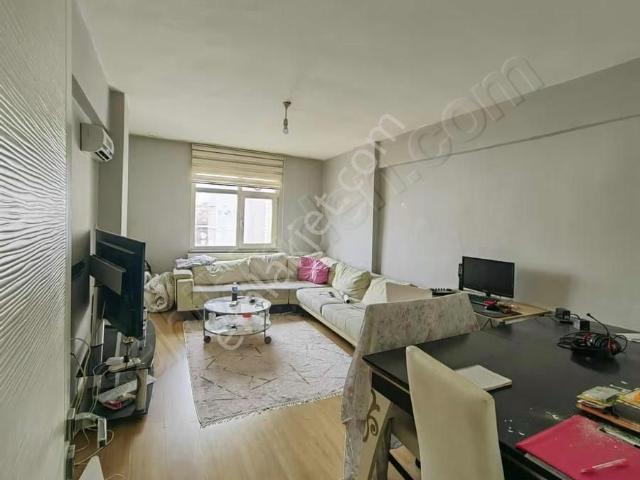 Evalmak'ta Öğretmen Evi Arkası 2+1 95m2 Geniş Ferah Arakat