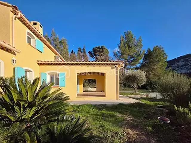 Evenos 83330 Achat / Vente maison 7 pièces t7 piscine terrasse