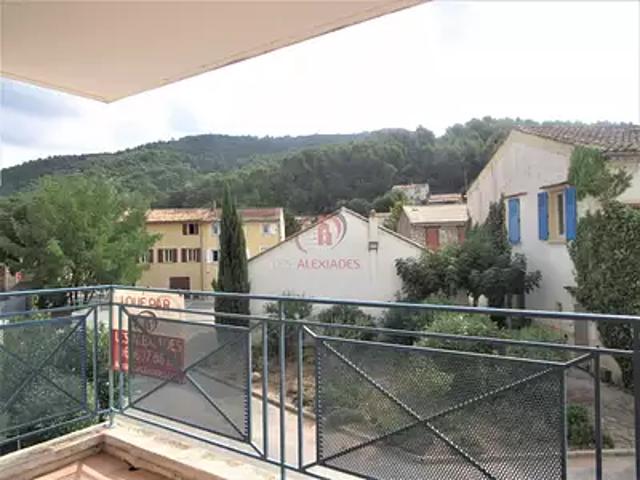 Evenos 83330 Location appartement 3 pièces t3