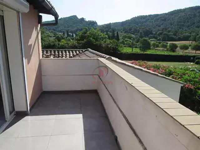 Evenos 83330 Location appartement 3 pièces t3 au dernier étage