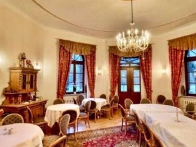 Eventlocation im Schloß Waldrogäsen bei Burg Einzigartige Schloss Eventlocation | bis 100 Pers. |