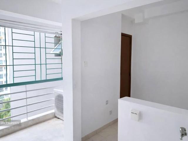 Evergreen Park D19, Apartment