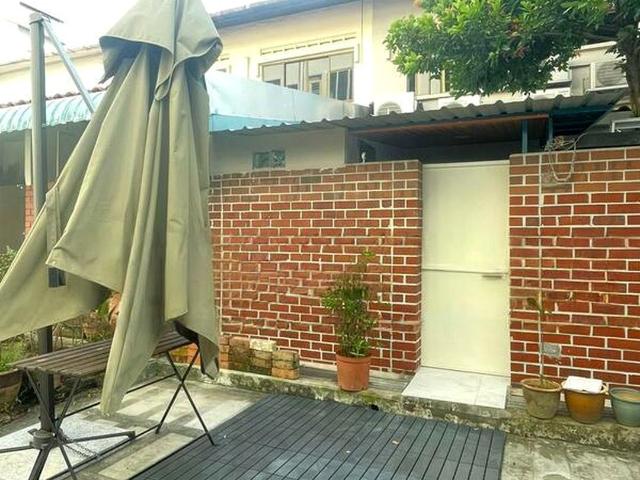 Everitt Road D15, Terrace
