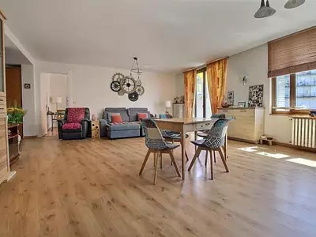 Evian les Bains 74500 Achat / Vente appartement 5 pièces t5 au dernier étage cave