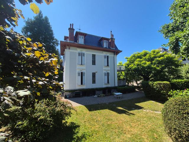 Evian Les Bains: Elégante villa Belle Epoque de 1902 sur un parc arboré de 1 922 m2