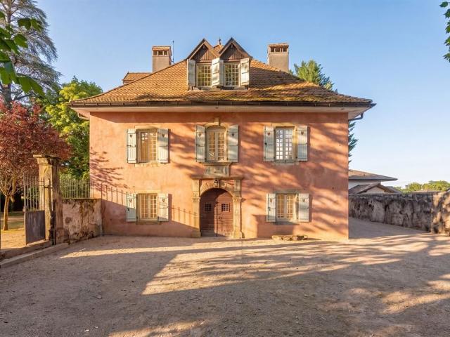 Evian Sotheby's International Realty vous propose: Allinges. 406m² Allinges