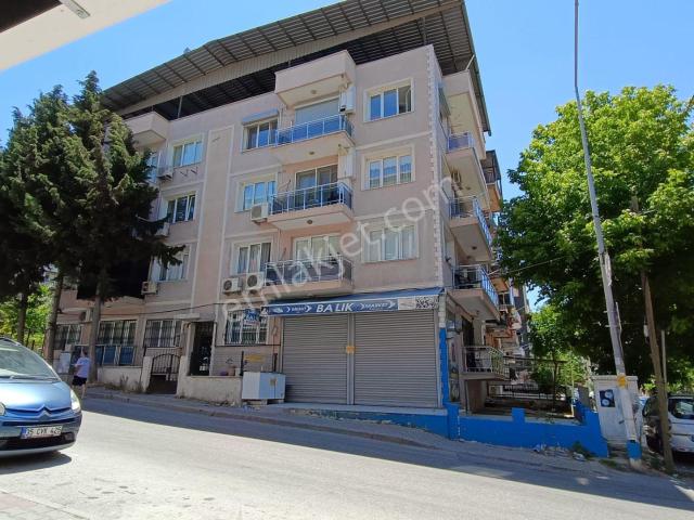 Çevikbir Meydan Buca Pazar Yeri Kaymakamlık Yakını Satılık 3+1