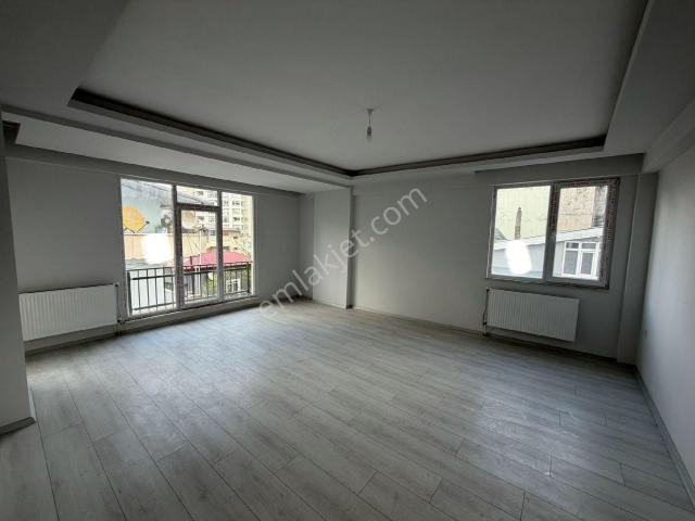 Evim nur’dan Derebahçe Mh 3+1 135m2 1.kat Ara Kat Geniş Balkonlu Caddeye Yakın Kiralık Daire