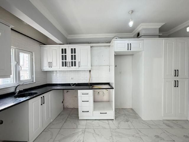 Evim nur'dan Kadıköy Mh 3+1 135m2 İçi Yapılı Cadde Üzeri Daire