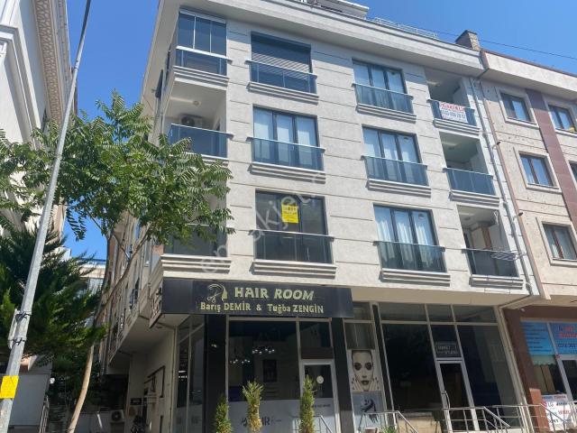 Evinibul'dan Anacadeye 2.binada İskanlı/balkonlu 85m2 2+1 Arakat