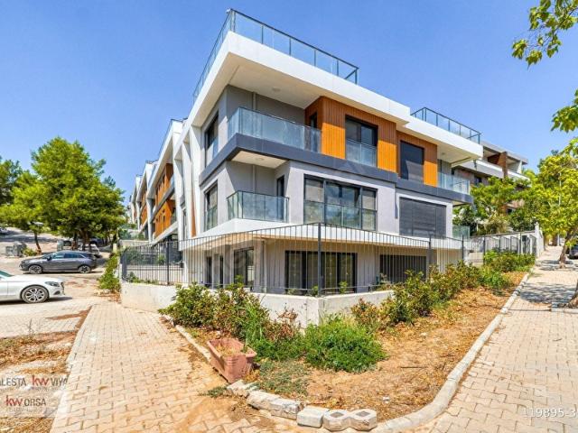 EVKA 3'de Köşe Konumda Bahçeli Sıfır Lüks Kiralık Villa