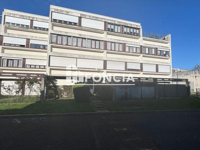 Evry courcouronnes T4 de 90 M2 refait à neuf avec terrasse et 2 parkings en sous sol
