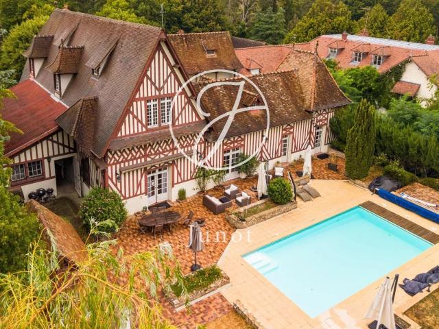 Evry ESSONNE Ancienne dépendance d'un château 443m² Etiolles