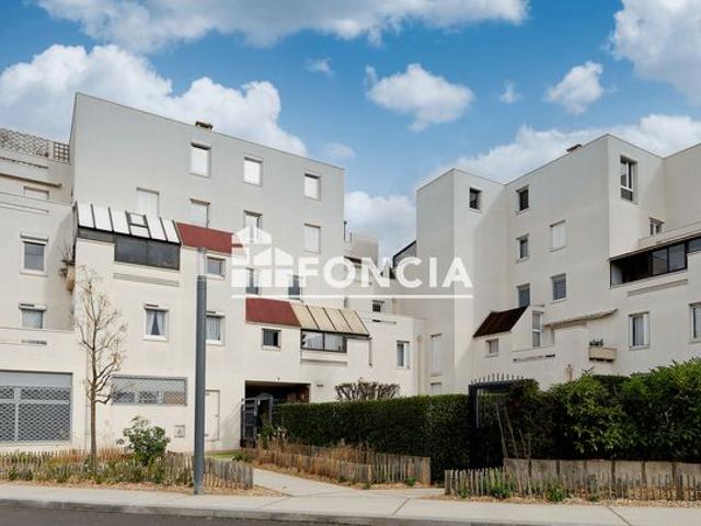 Evry T4 de 74.38 M3 au pied de la gare Bras de Fer