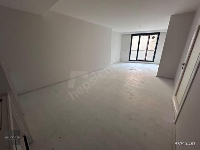 EVTAŞKÜÇÜKYALI TAHİNCİOLU ARKASINDA ARAKAT BALKON GENİŞ M2 2+1