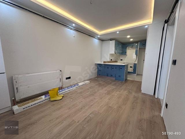 EVTAŞ63 IŞIKLAR CİVARI SOKAĞA CEPHE BALKONLU 1+1