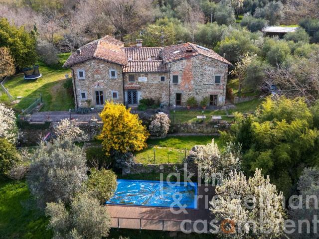 Ex eremo con piscina nei pressi di Firenze 429m² Reggello