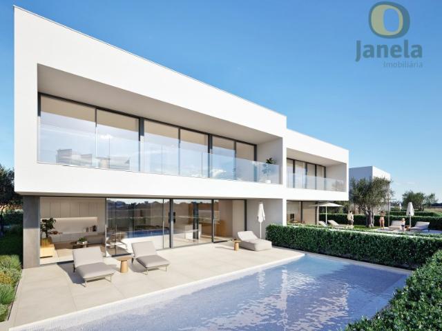 Excecional moradia contemporânea com piscina e jardim, junto a Praias Paradisíacas