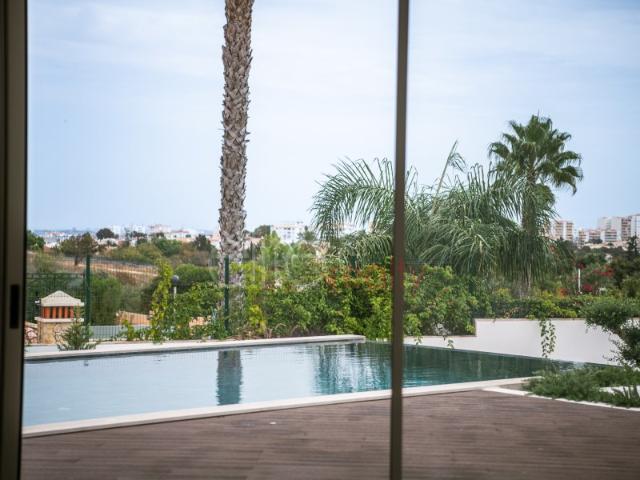Excecional Moradia Contemporânea de Luxo em Lagos com Vista Mar, Piscina Infinita e Spa Privativo