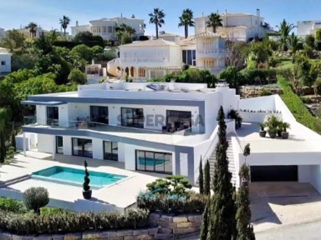 Excecional Moradia Localizada Num Resort De Golfe