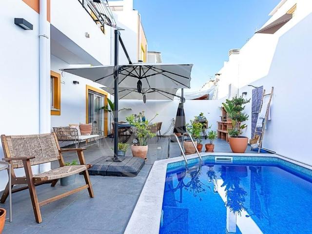 Excecional moradia V4 com piscina privada e terraço com vista para o mar em Miramar, Tavira