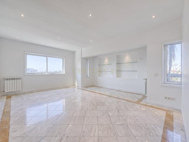 Excecional Penthouse T5 Duplex com vista mar, junto Avenida Marechal Gomes da Costa