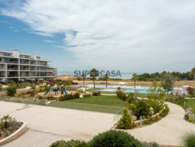 Excecional T2 com varanda, vista Frontal para Tejo, piscina e jardim