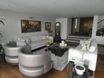 EXCELENTE CASA – 5 Dormitorios | 303 m² – US$ 775,000 Negociable