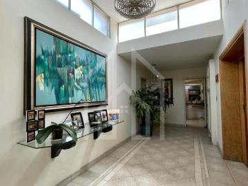 Excelente Casa Como Terreno en Venta por El Derby