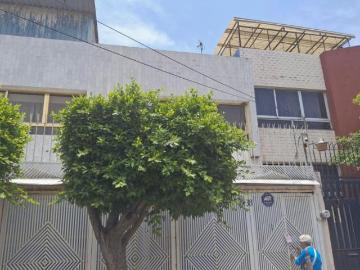 Excelente casa con amplios espacios para remodelar en Paseos de Churubusco