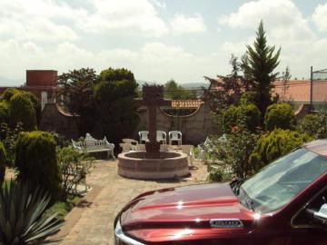 EXCELENTE CASA CON ARBOLES FRUTALES