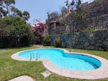 Excelente casa con gran jardín mas cerra La Molina Vieja
