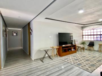 EXCELENTE CASA CON RENDIMIENTO DE RENTAS, CUENTA CON 3 DEPARTAMENTOS MODERNOS, EN SAN ISIDRO!