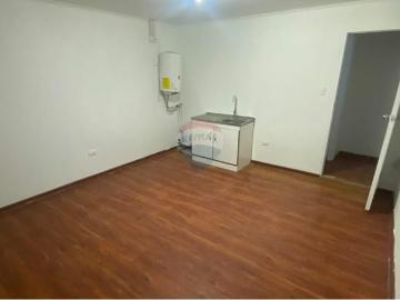 Excelente casa con taller y oficinas, cerca metro | Espacios por CLP 3300. 00 en Recoleta