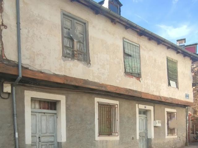 Excelente casa de 6 habitaciones para reformar y en venta en Calamocos, LEÓN, España