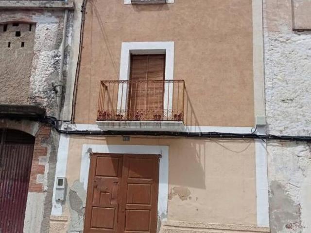 Excelente casa de tres plantas en la Galera