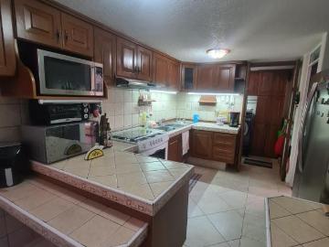 Excelente Casa en Condominio, finos acabados, amplias estancias, 2 autos